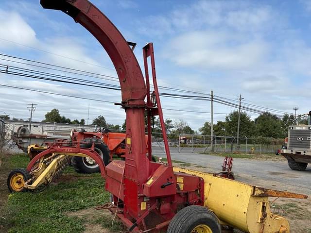 Image of New Holland 718 equipment image 3