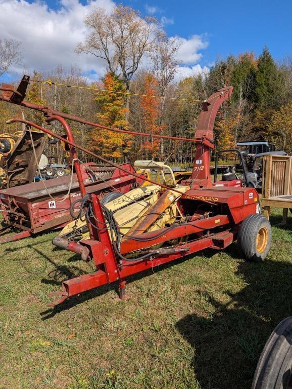 Image of New Holland 718 equipment image 3