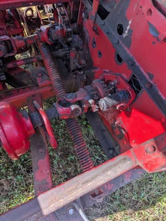 Image of New Holland 718 equipment image 1