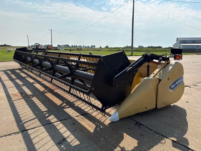 Image of New Holland 740CF-30 equipment image 1