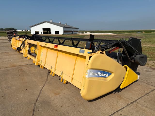 Image of New Holland 740CF-30 equipment image 2