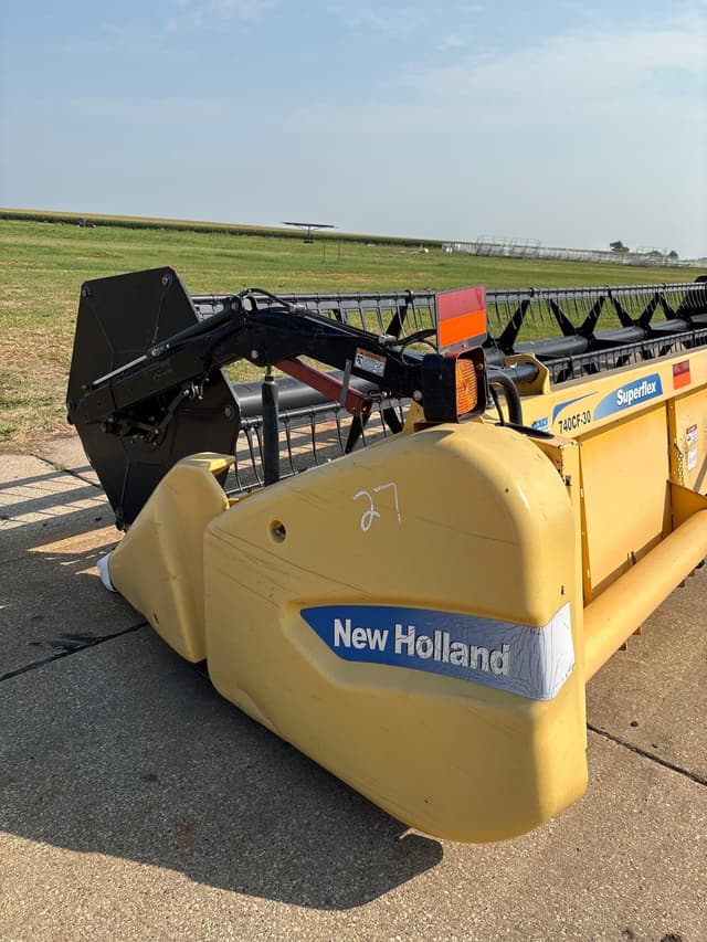 Image of New Holland 740CF-30 equipment image 4