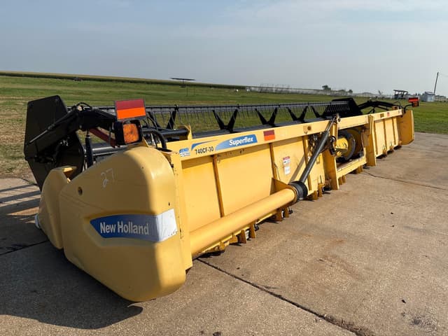 Image of New Holland 740CF-30 equipment image 3