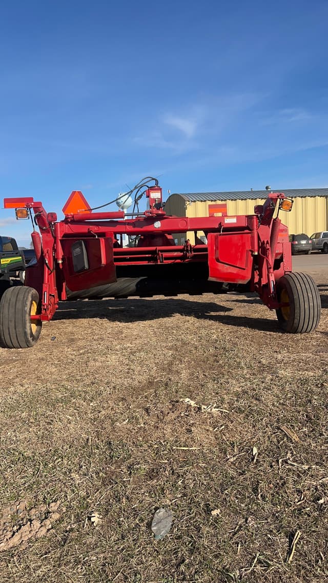Image of New Holland H7450 equipment image 4