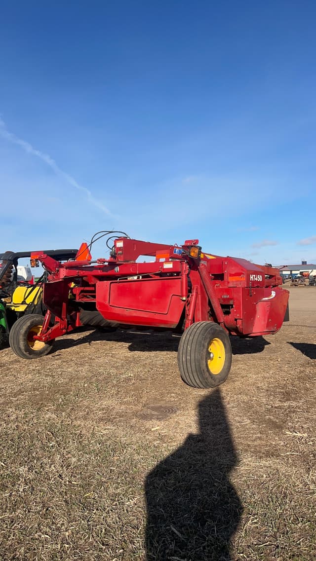 Image of New Holland H7450 equipment image 2