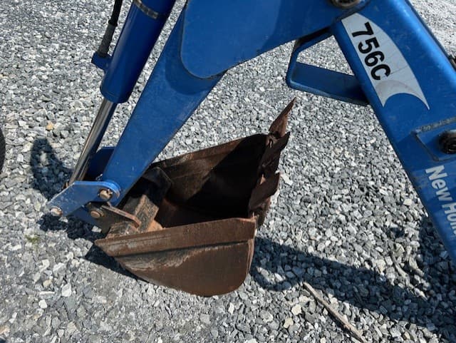 Image of New Holland 756C equipment image 4