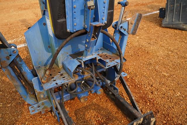 Image of New Holland 758C equipment image 4