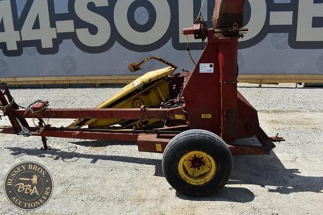 Image of New Holland 770 equipment image 3
