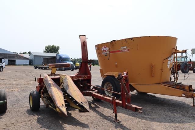 Image of New Holland 770 equipment image 1
