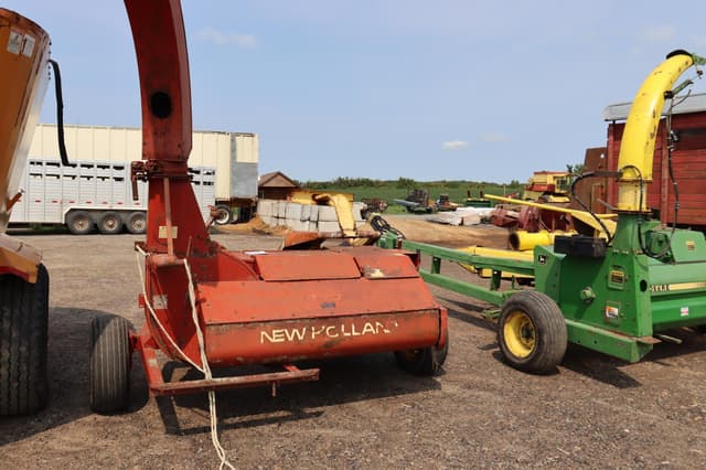 Image of New Holland 770 equipment image 4