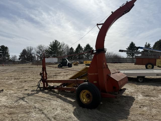 Image of New Holland 770 equipment image 2