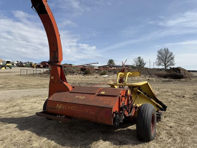 Image of New Holland 770 equipment image 1