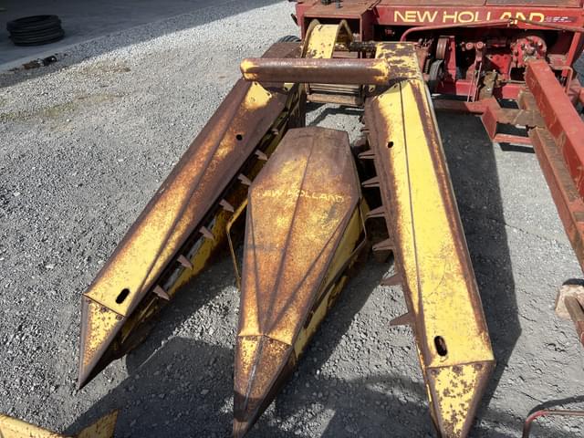 Image of New Holland 770 equipment image 2