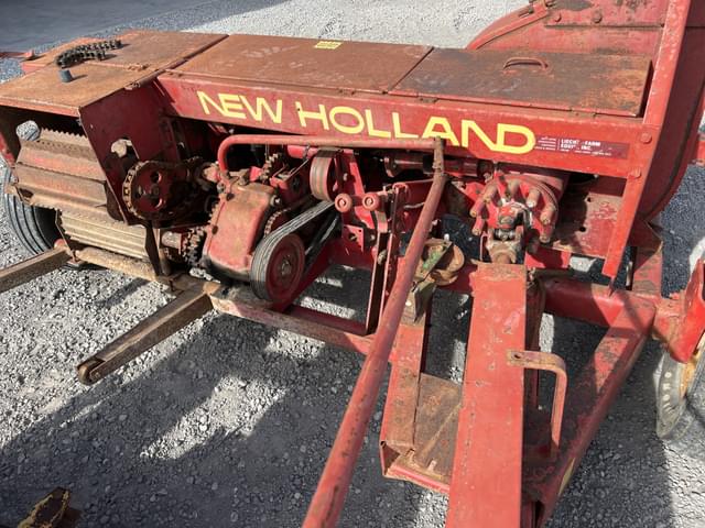 Image of New Holland 770 equipment image 3