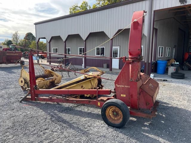 Image of New Holland 770 equipment image 4