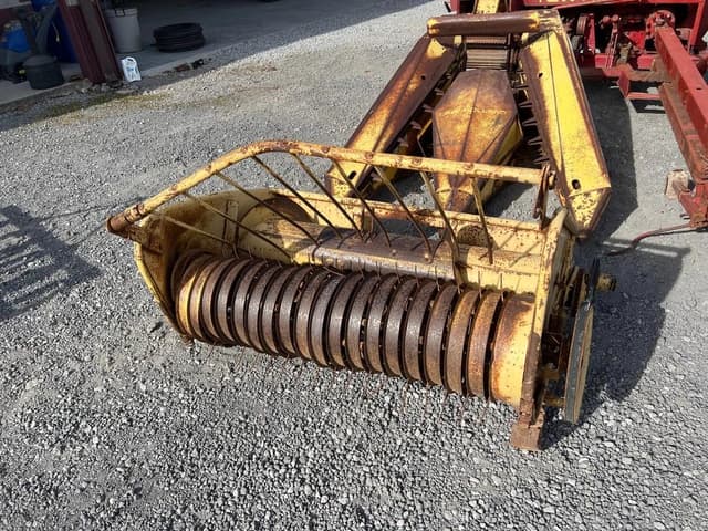 Image of New Holland 770 equipment image 1