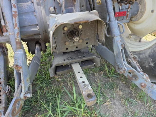 Image of New Holland 7740 equipment image 4