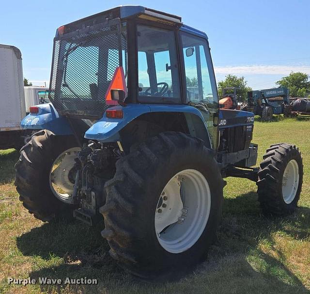 Image of New Holland 7740 equipment image 4
