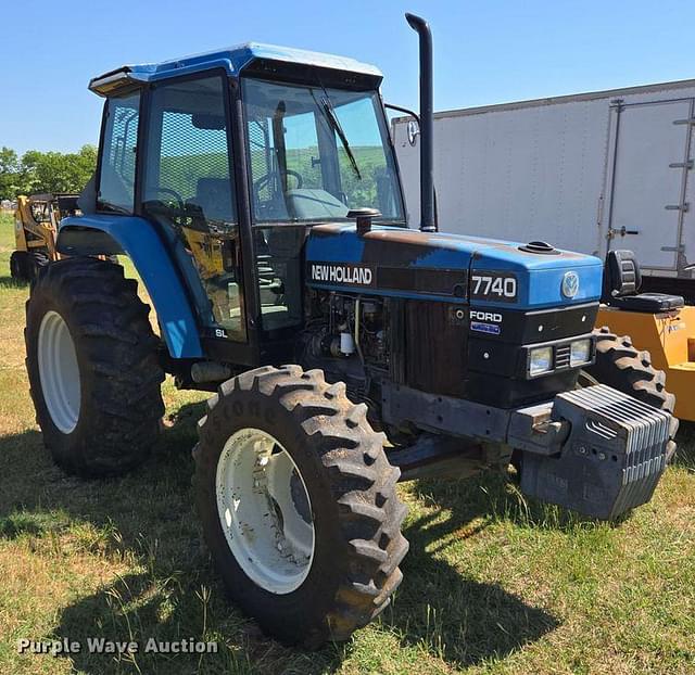 Image of New Holland 7740 equipment image 2