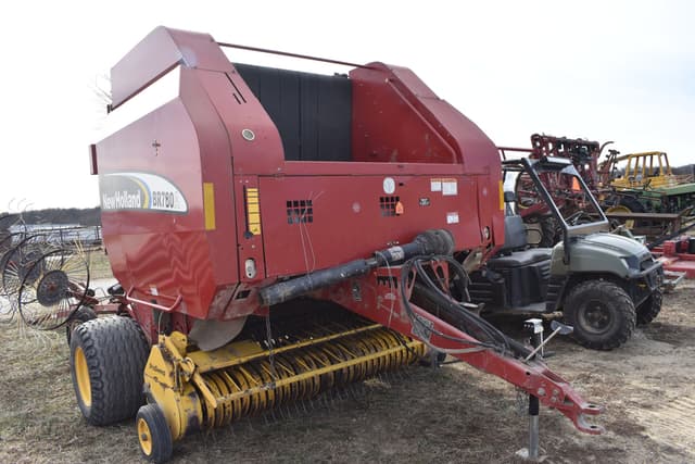 Image of New Holland BR780 equipment image 2