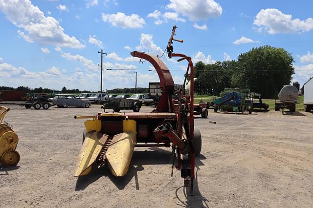 Image of New Holland 782 equipment image 2