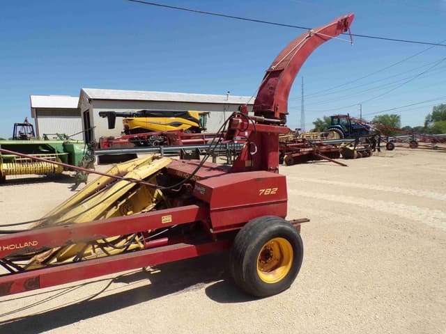 Image of New Holland 782 equipment image 3
