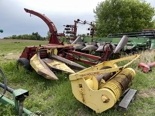 Image of New Holland 782 equipment image 2