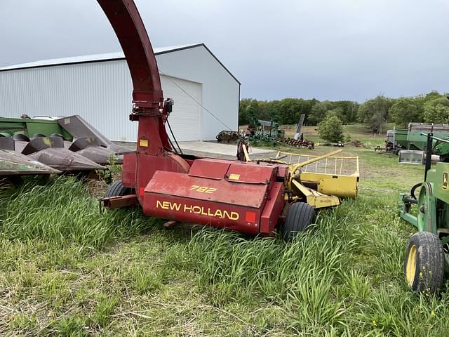 Image of New Holland 782 equipment image 3