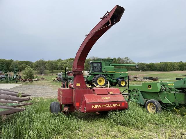 Image of New Holland 782 equipment image 4