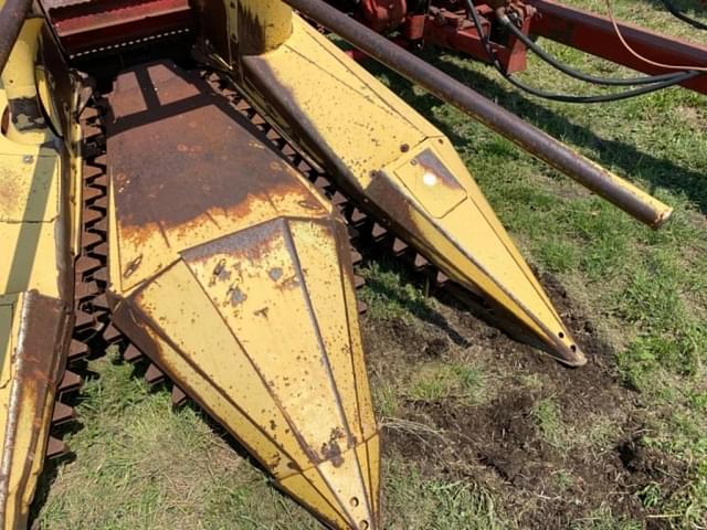 Image of New Holland 782 equipment image 4