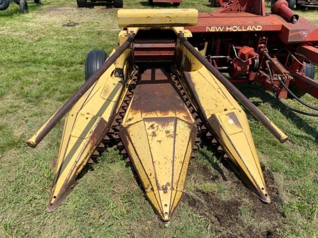 Image of New Holland 782 equipment image 2