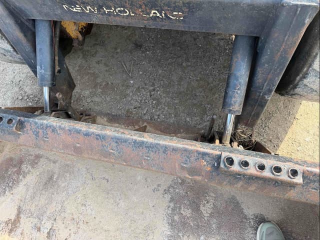 Image of New Holland L783 equipment image 3