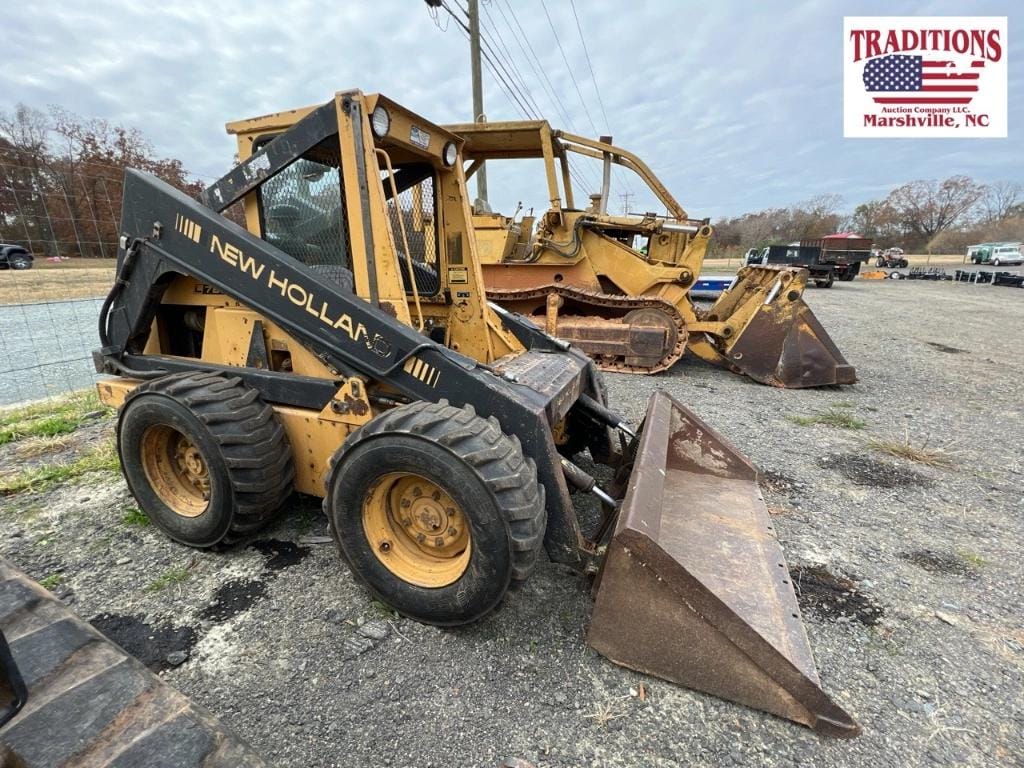 Main image New Holland L783