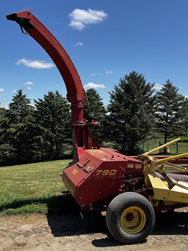 Image of New Holland 790 equipment image 1