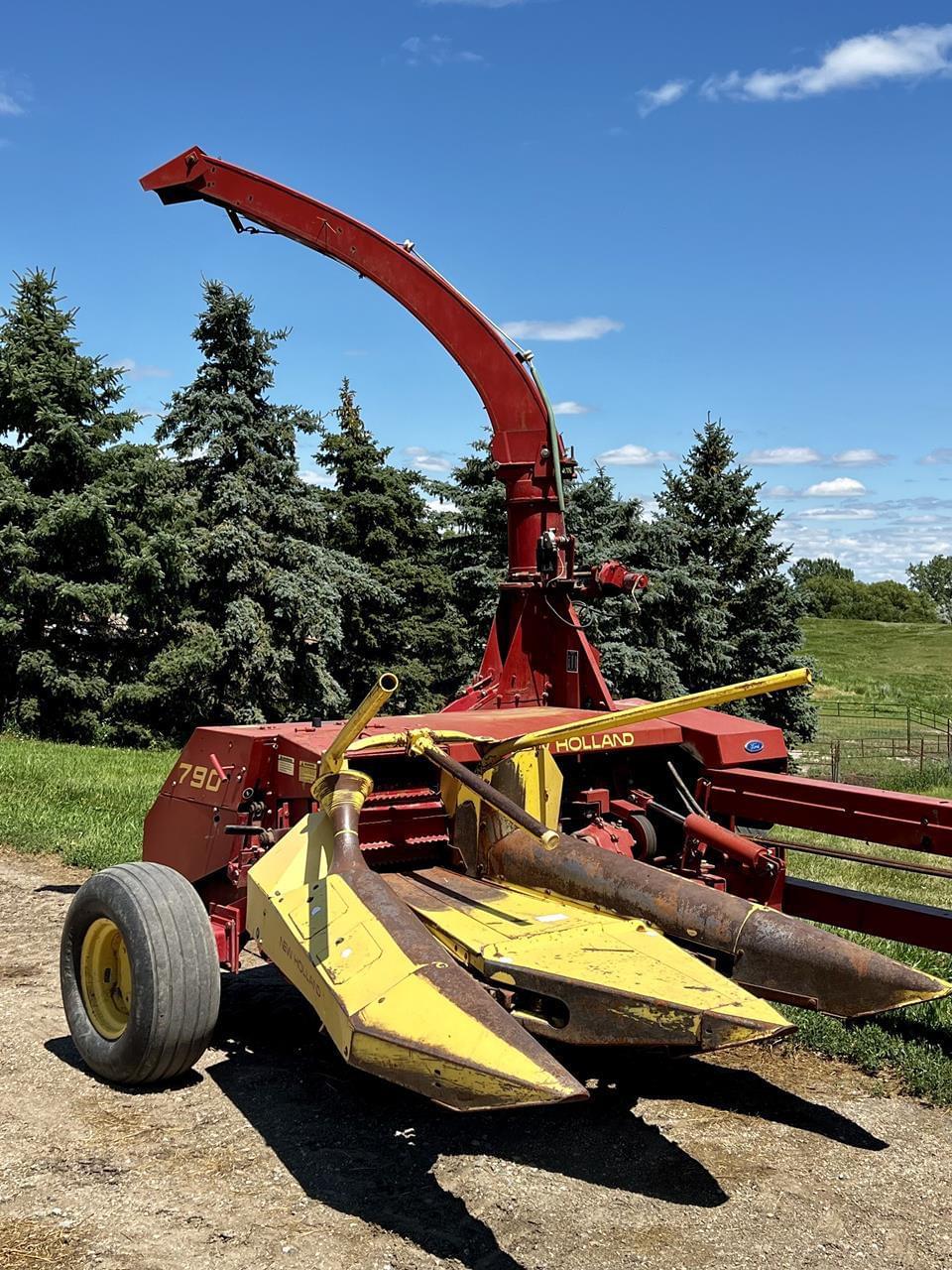 Image of New Holland 790 Primary image