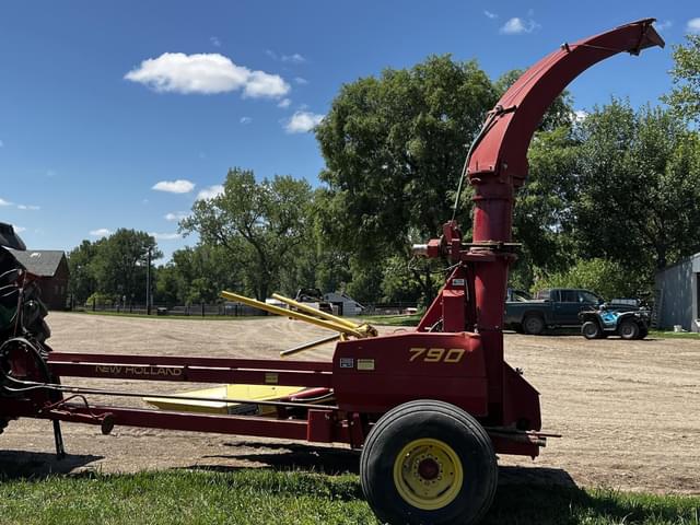 Image of New Holland 790 equipment image 3