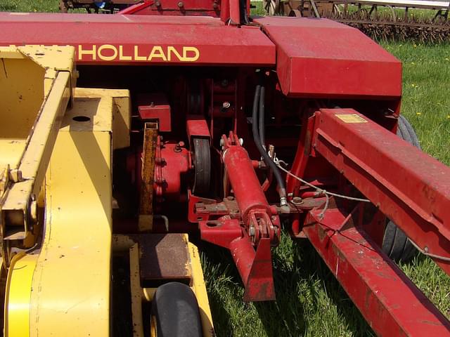 Image of New Holland 790 equipment image 3