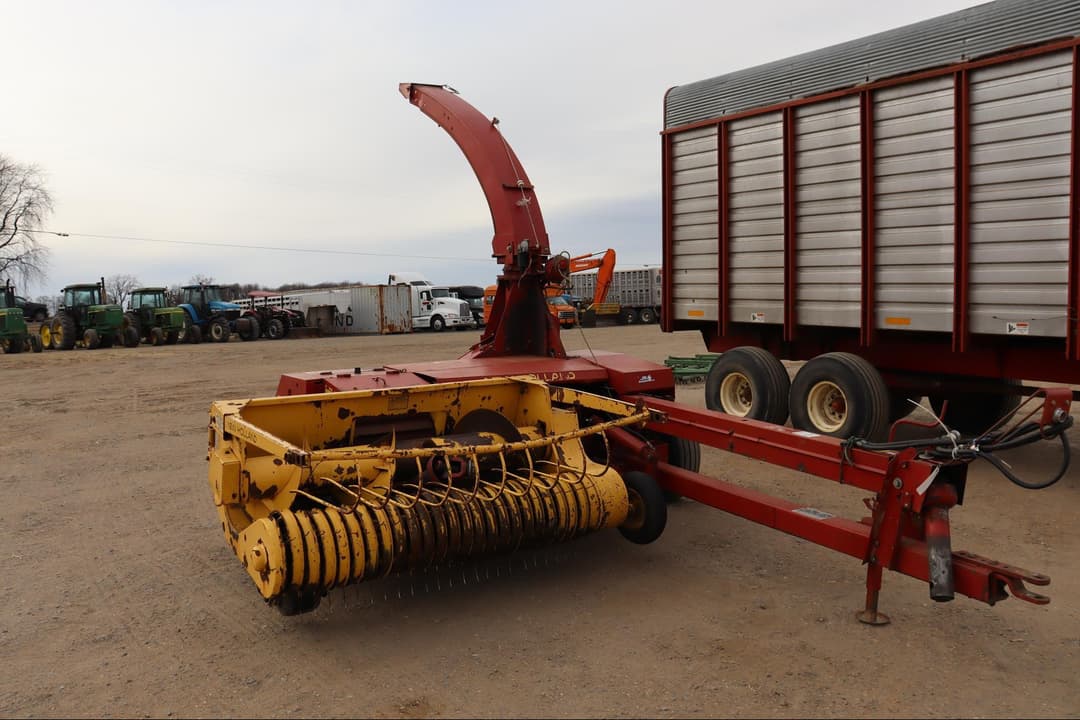 Image of New Holland 790 Primary image