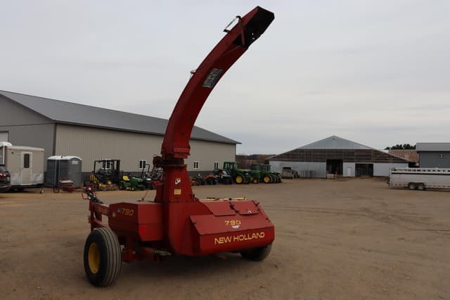 Image of New Holland 790 equipment image 3