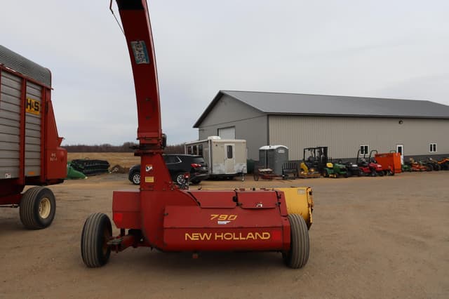 Image of New Holland 790 equipment image 4
