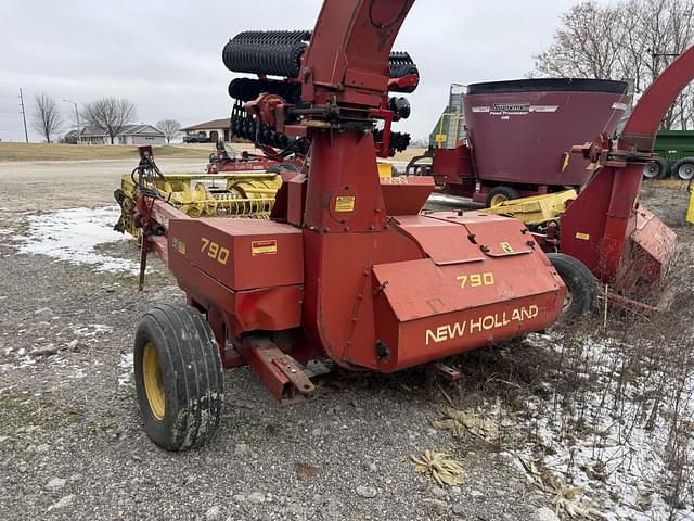 Image of New Holland 790 equipment image 2