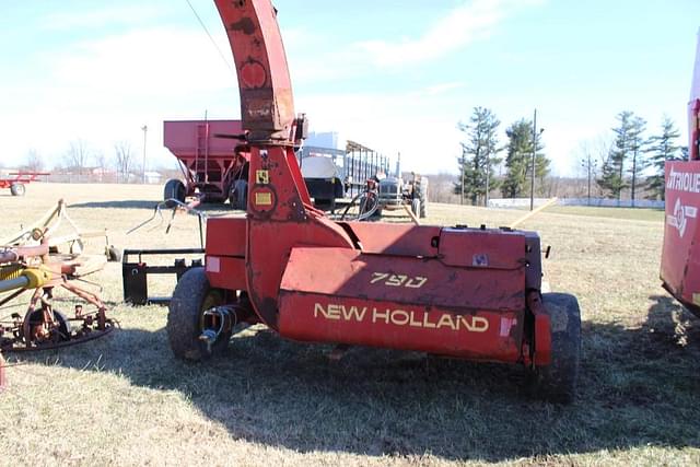 Image of New Holland 780 equipment image 3