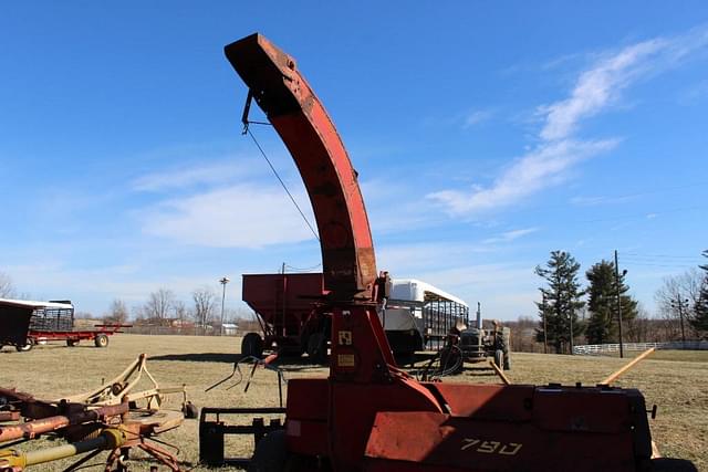 Image of New Holland 780 equipment image 2