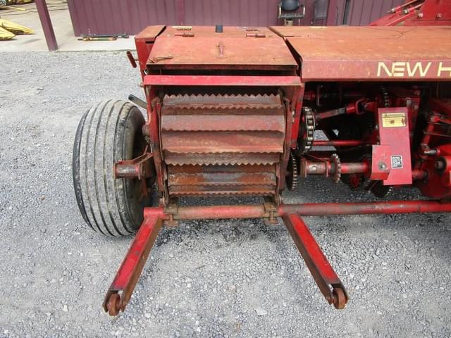 Image of New Holland 790 equipment image 3