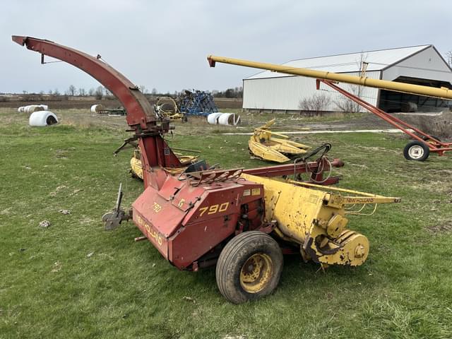 Image of New Holland 790 equipment image 4