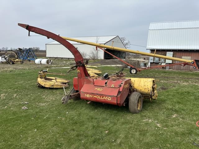 Image of New Holland 790 equipment image 2