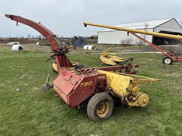 Image of New Holland 790 equipment image 4