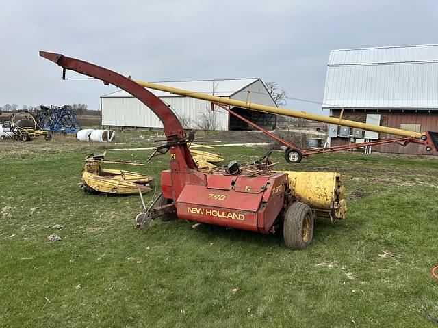 Image of New Holland 790 equipment image 2