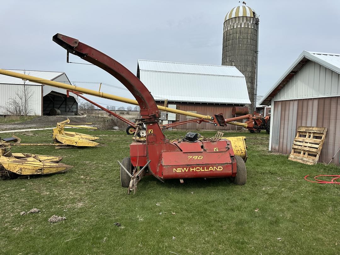 Image of New Holland 790 Primary image