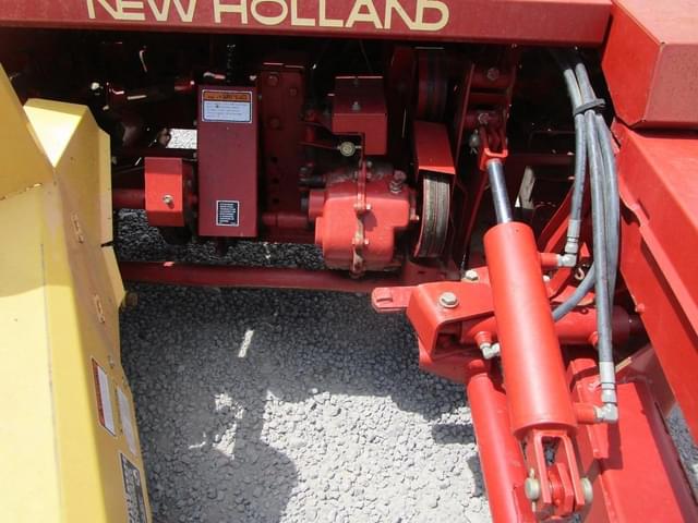 Image of New Holland 790 equipment image 3